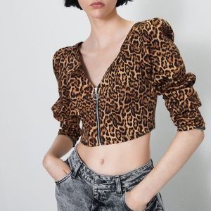 NWT Leopard Cropped Blouse 🔥🔥